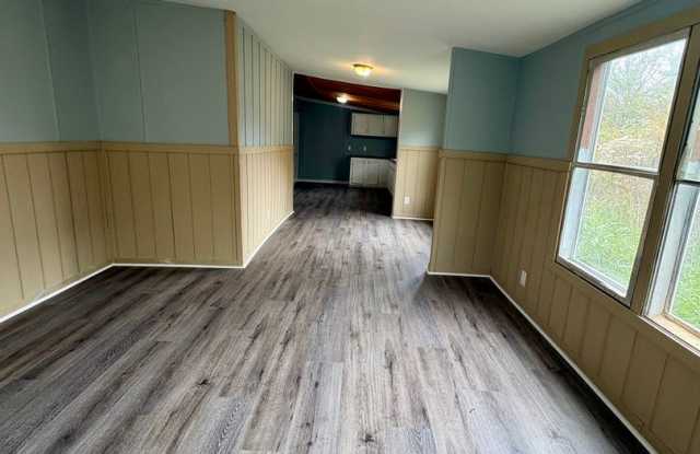 Spacious 5BR / 2BR in Tompkinsville KY! Gallery 3
