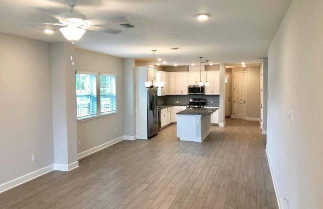 553 VISTA LAKE CIR Gallery 4