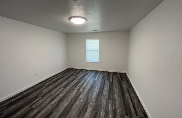 949 Saint Louis Street - 949 Saint Louis Street, Lebanon, MO 65536