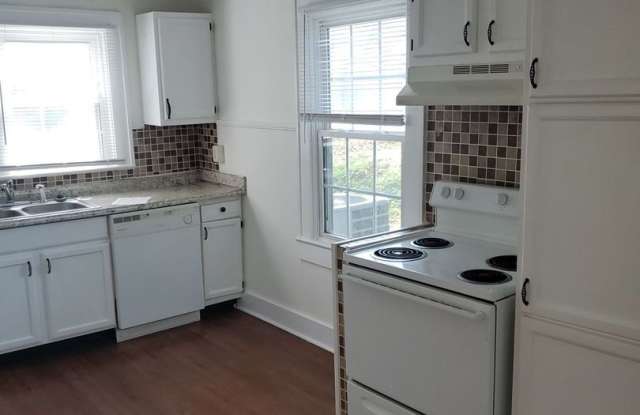 300 Dahlia Dr Gallery 2