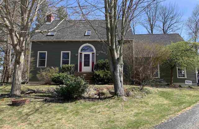 2 Beverly Lane - 2 Beverly Lane, Dover, NH 03820