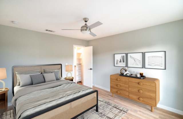 5847 Willoughby Ave photos photos
