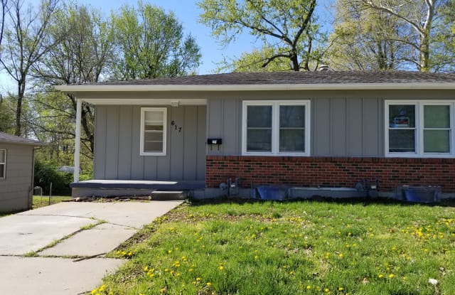 617 Deweese St - 617 Deweese Street, Grandview, MO 64030