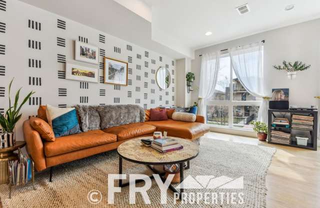 End Unit Townhome in Fantastic Location photos photos