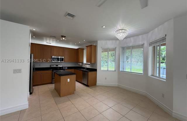 1926 SE 23rd Ct Gallery 4