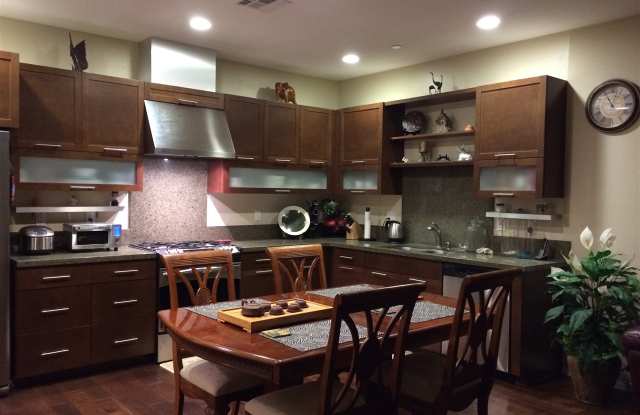 10683 Golden Willow Gallery 2