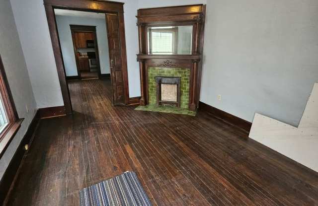 Lower 2 bedroom unit East Side photos photos