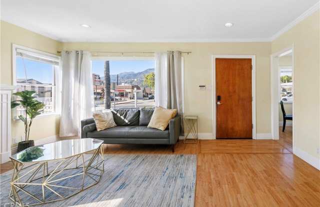 702 E Glenoaks Boulevard photos photos