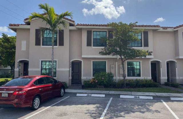 Stylish 3-Bed, 3-Bath Townhouse Oasis in Riviera Beach photos photos