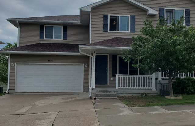 South Lincoln Townhouse with 4 bedrooms, 2 1/2 baths, and 2 stall garage. photos photos South Lincoln Townhouse with 4 bedrooms, 2 1/2 baths, and 2 stall garage. photos photos