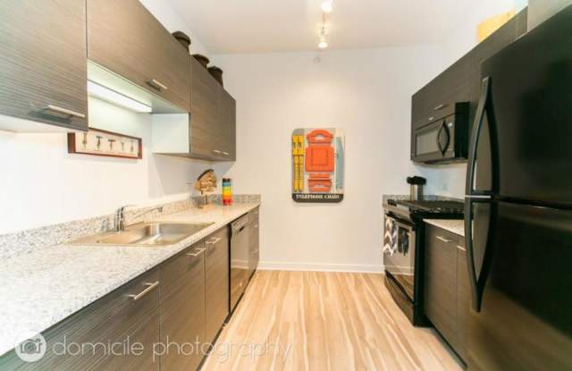 805 North LaSalle Dr Gallery 3