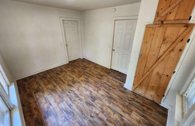510 North Division (Asher) Gallery 3