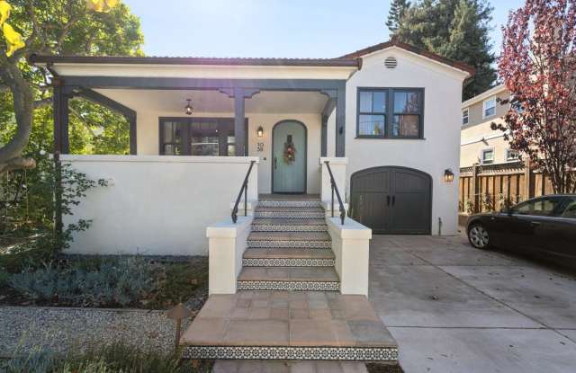 1039 University DR Gallery 3