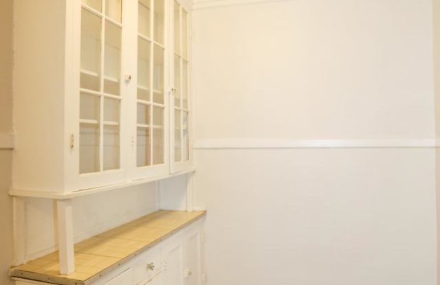 7703 North Sheridan Rd. Gallery 2