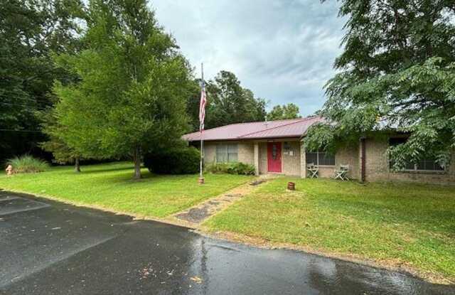 104 Davis - 104 Davis Street, New Llano, LA 71461