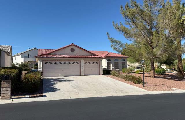 BEAUTIFULLY UPGRADED SINGLE FAMILY HOME - 3 BEDROOM, CORNER LOT WITH VAULTED CEILINGS photos photos