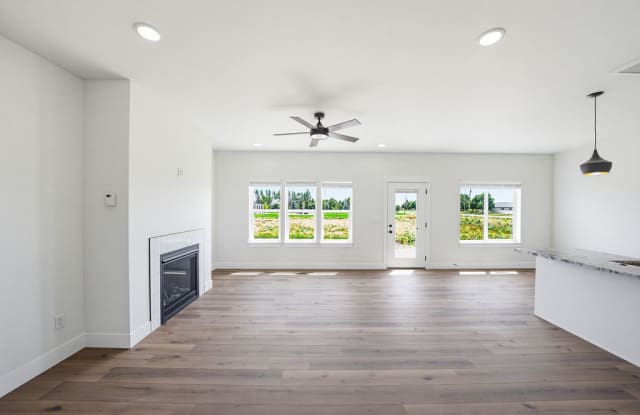475 E River Ln photos photos