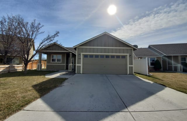 6210 Enzian Falls Dr - 6210 Enzian Falls Drive, Pasco, WA 99301