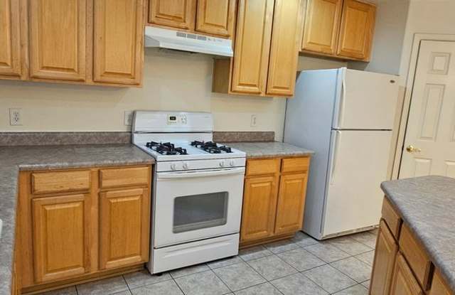 Beautiful 3 Bed 2 Bath Riverhaven - 2 story home! Gallery 4