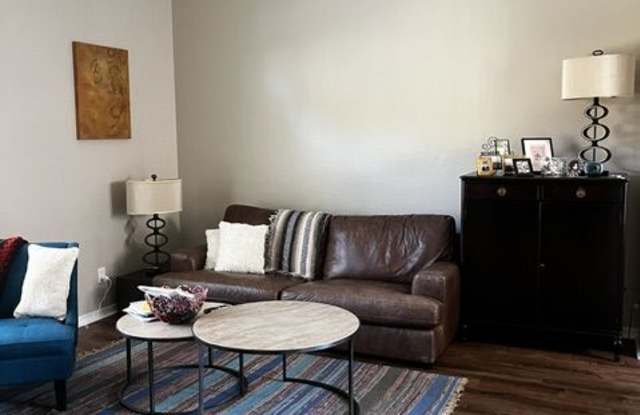 2160 West Barwick Drive Gallery 3