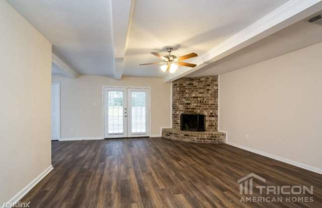 1707 Abbey Oak Drive Gallery 2