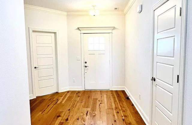 1320 Marjorie Street Gallery 3