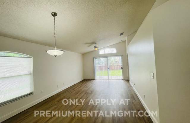 13403 Greenpointe Drive Gallery 2