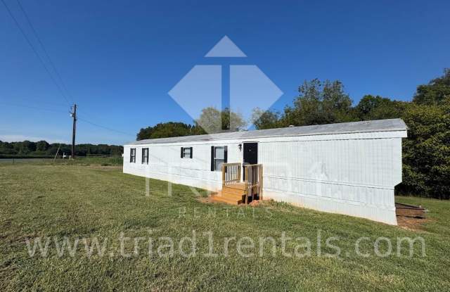 FULLY RENOVATED 2 BEDROOM / 2 BATHROOM HOME FOR RENT IN RAMSEUR, NC! Gallery 1