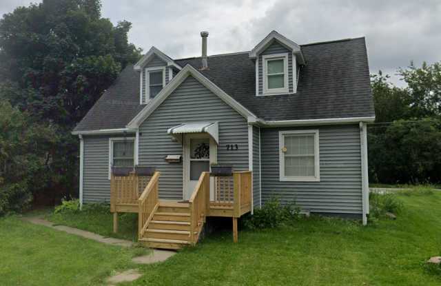 NEW LISTING!!! Beautiful 6 bedroom, 2 bath house just south of downtown Iowa City photos photos