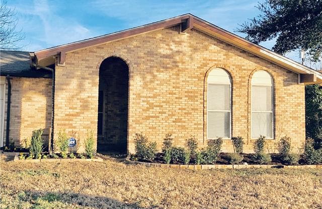2724 Lago Vista Loop - 2724 Lago Vista Loop, Irving, TX 75062
