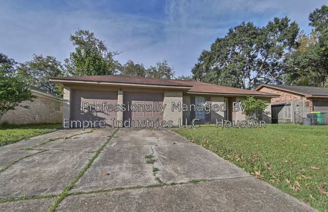 712 Meadowglen Dr - 712 Meadowglen Drive, Baytown, TX 77521