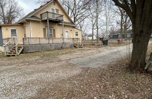 6 Acres w/ Pond, Fenced-In Back Yard! photos photos