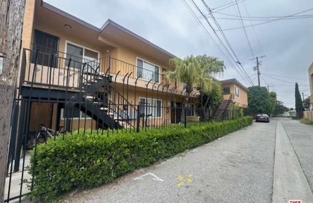 4364 Berryman Ave - 4364 Berryman Avenue, Los Angeles, CA 90066