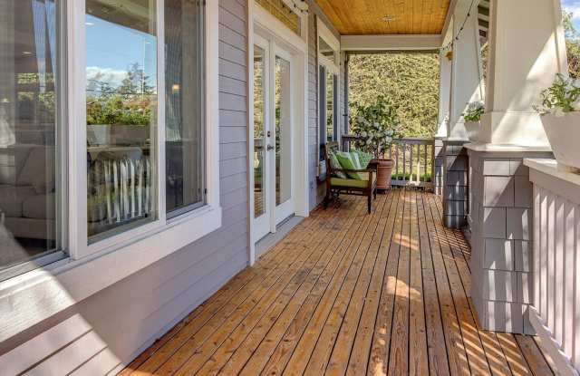 4Bd/2.5Ba Kirkland Home Gallery 4