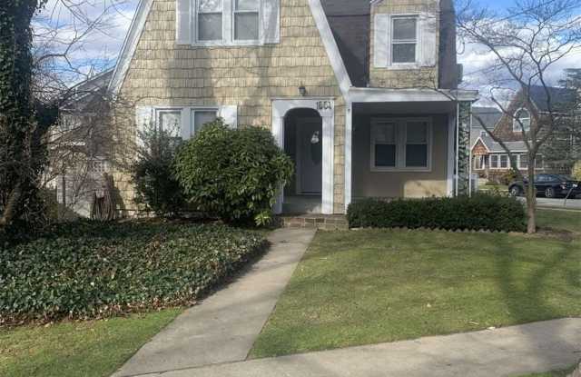 1554 Moffitt Avenue - 1554 Moffitt Avenue, Hewlett, NY 11557 1554 Moffitt Avenue - 1554 Moffitt Avenue, Hewlett, NY 11557