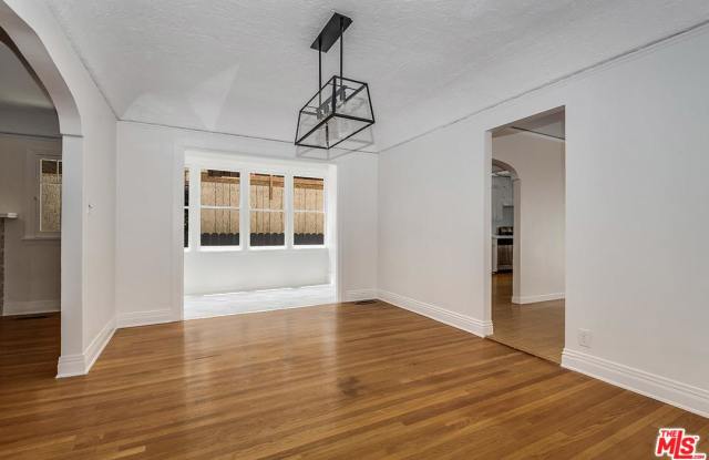 434 14TH Street Gallery 3