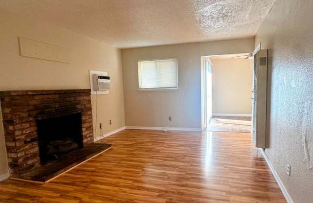 2 bedroom for Rent-New Interior Paint, Attached Garage Gallery 4