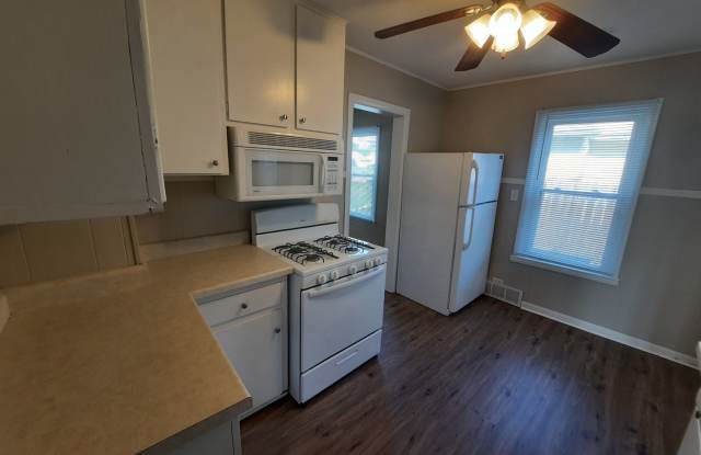 3 bedroom home with covered patio and garage! Gallery 4