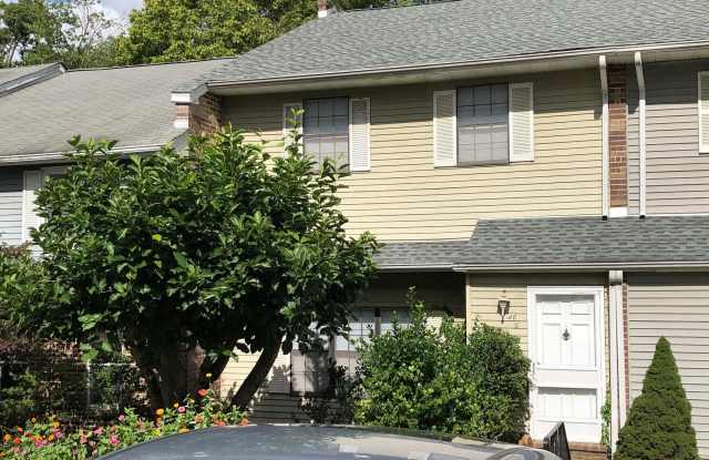 46 WOODBRIDGE CT N Gallery 2