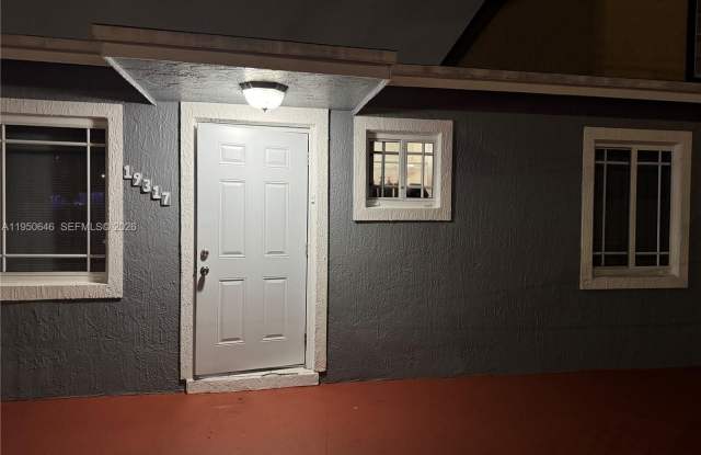 19317 NW 47th Ave photos photos