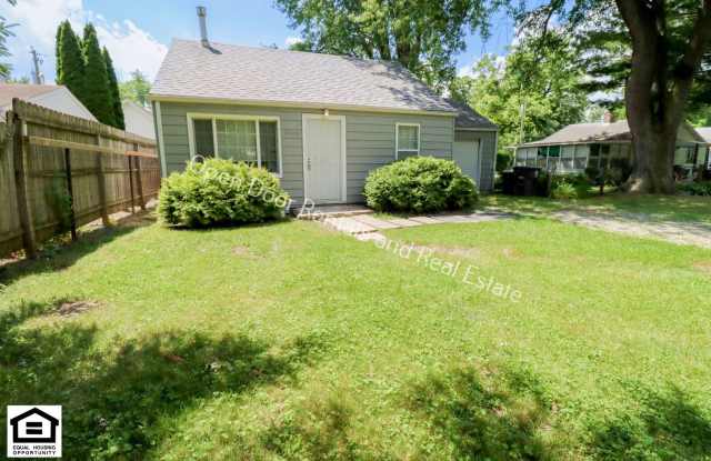 $500 off first months rent - 3406 Illamna Avenue, Fort Wayne, IN 46809