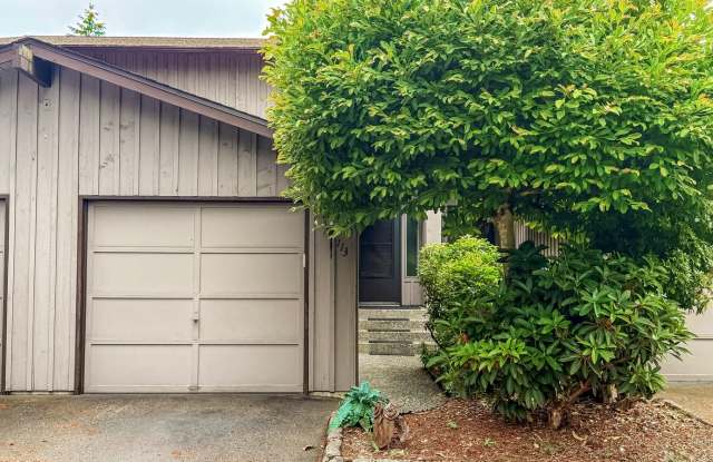 Townhouse-Style Condo for Rent | 7815 218th St SW #113, Edmonds, WA photos photos
