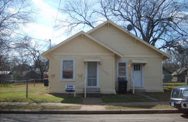 1107 North Wilhite Street - 1107 North Wilhite Street, Cleburne, TX 76031