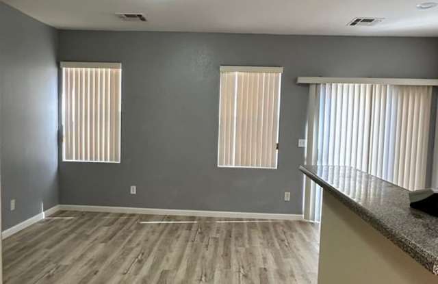 (INCLUDE SOME UTILITIES)2 Story Home near Windmill & Jones Gallery 4