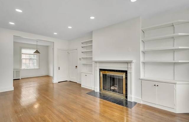 141 Beaconsfield Rd Apt 6 - 141 Beaconsfield Road, Brookline, MA 02445