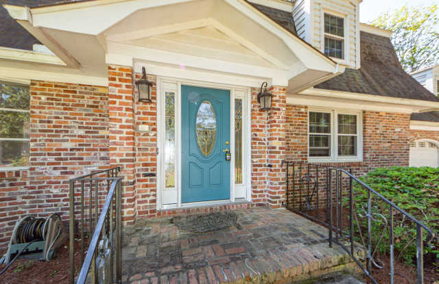 4 Bedroom 2.5 Bath House in Montclair - West Ashley photos photos