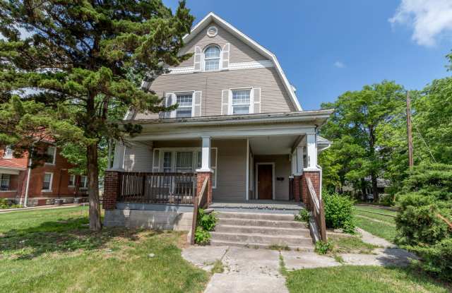 Large Centrally Located Home for Rent! photos photos