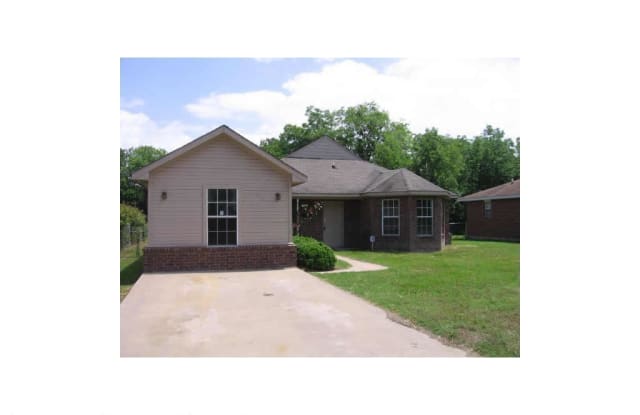 304 Wall Street - 304 Wall Street, Terrell, TX 75160
