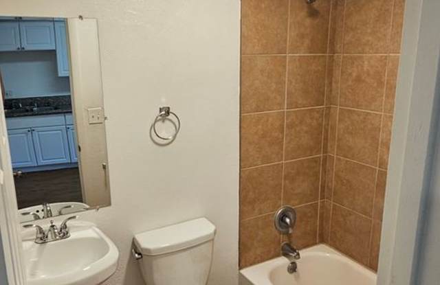 1 Bedroom 1 Bath in Lakewood Available NOW! Gallery 4