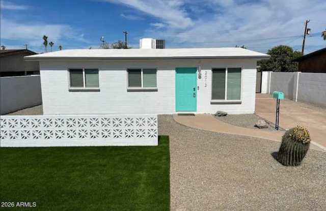 2012 E Howe Avenue photos photos